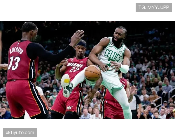 拉里·伯德关键时刻无球跑动助凯尔特人提升进攻效率